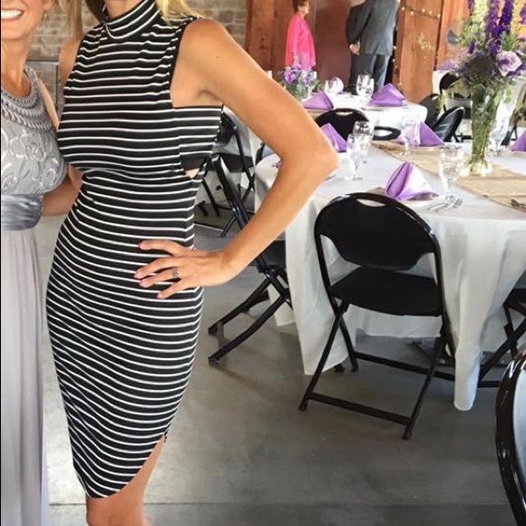 Gianni Bini Dresses & Skirts - Sexy little Gianni Bini stripped dress🔥🔥🔥